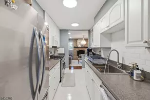 31 Chelsea Way, Bridgewater, NJ 08807 - Photo 8