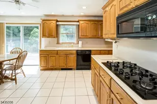 16 Feldstone Pl, West Caldwell, NJ 07006 - Photo 12