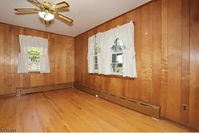 200 Watchung Dr, Hawthorne, NJ 07506 - Photo 8