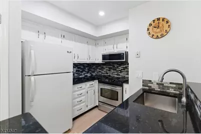 78 Sage Ct, Bedminster Township, NJ 07921 - Photo 8