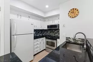78 Sage Ct, Bedminster Township, NJ 07921 - Photo 8