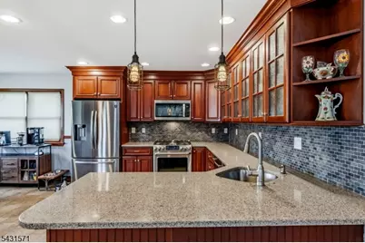 10 Briarwood Dr, Franklin Township, NJ 08873 - Photo 4