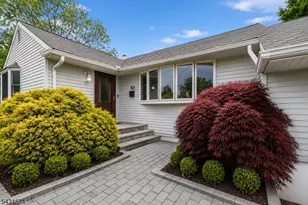 10 Briarwood Dr, Franklin Township, NJ 08873 - Photo 2