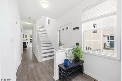 216 Barringer Dr, Nutley, NJ 07110 - Photo 8