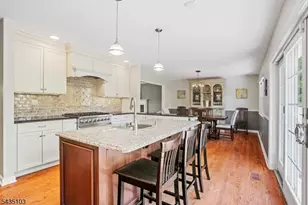 46 Londonderry Wy, Summit, NJ 07901 - Photo 6