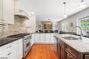 46 Londonderry Wy, Summit, NJ 07901 - Photo 2