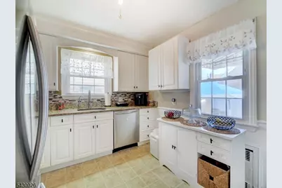 610 Laurita St, Linden, NJ 07036 - Photo 8