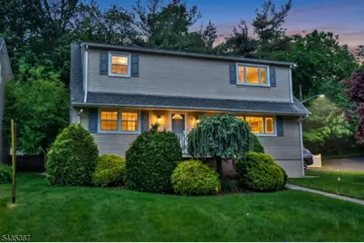 8 Royal Ave, Hawthorne, NJ 07506 - Photo 2