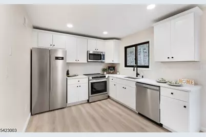 11196 Dell Pl, Stanhope, NJ 07874 - Photo 8