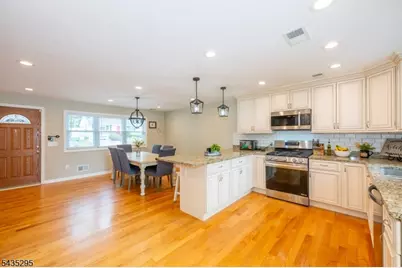 136 Redwood Ave, Wayne, NJ 07470 - Photo 10