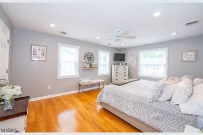 136 Redwood Ave, Wayne, NJ 07470 - Photo 26