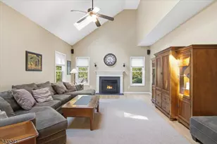 7 Natures Ct, Mount Olive, NJ 07836 - Photo 4