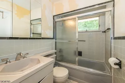 319 Winifred Dr, Totowa, NJ 07512 - Photo 14