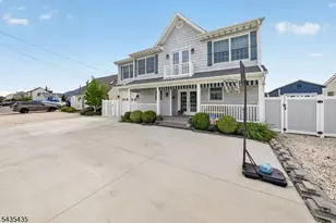 378 Bayview Ave, Berkeley Township, NJ 08721 - Photo 2