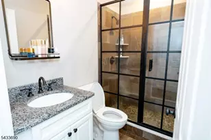 21 Stonybrook Cir, Fairfield, NJ 07004 - Photo 8