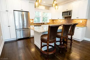 21 Stonybrook Cir, Fairfield, NJ 07004 - Photo 4