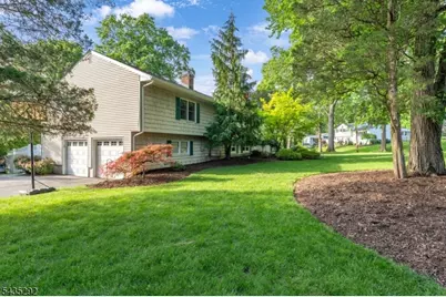 31 Monhegan Ave, Wayne Twp., NJ 07470 - Photo 4