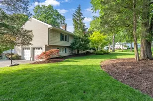 31 Monhegan Ave, Wayne Twp., NJ 07470 - Photo 4