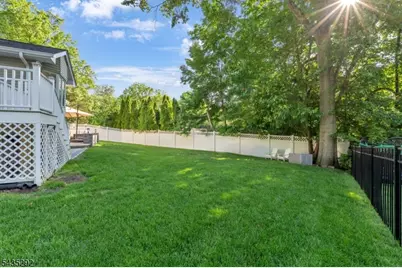 31 Monhegan Ave, Wayne Twp., NJ 07470 - Photo 10