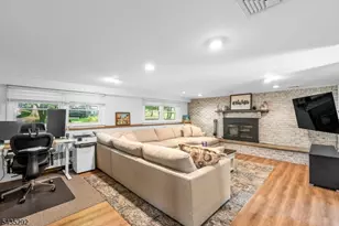 31 Monhegan Ave, Wayne Twp., NJ 07470 - Photo 32