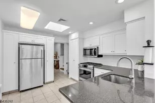 31 Monhegan Ave, Wayne Twp., NJ 07470 - Photo 16