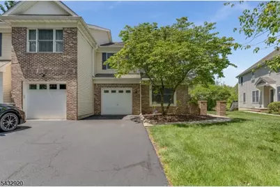 34 Pond Ridge Dr, Clinton, NJ 08809 - Photo 2