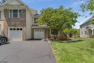34 Pond Ridge Dr, Clinton, NJ 08809 - Photo 2