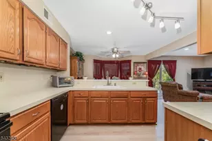 34 Pond Ridge Dr, Clinton, NJ 08809 - Photo 12