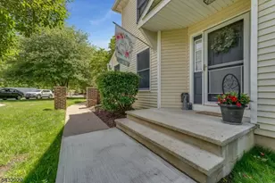 34 Pond Ridge Dr, Clinton, NJ 08809 - Photo 32