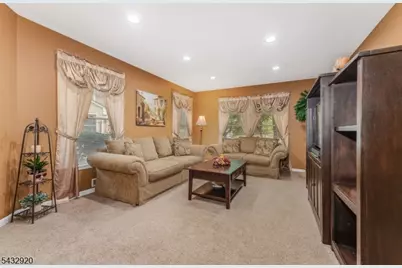 34 Pond Ridge Dr, Clinton, NJ 08809 - Photo 8