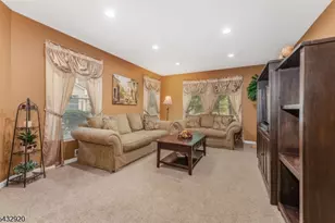 34 Pond Ridge Dr, Clinton, NJ 08809 - Photo 8