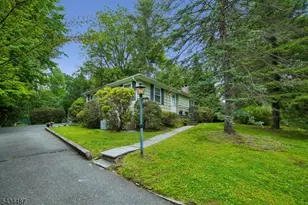 137 Beekman Rd, Summit, NJ 07901 - Photo 2