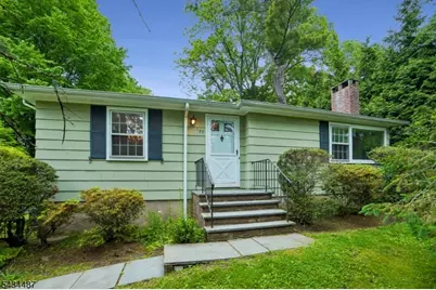 137 Beekman Rd, Summit, NJ 07901 - Photo 4