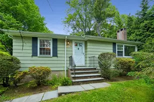 137 Beekman Rd, Summit, NJ 07901 - Photo 4