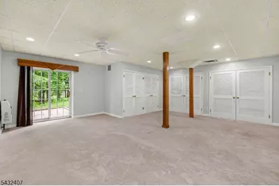 33 E Burgess Dr, Piscataway Township, NJ 08854 - Photo 32