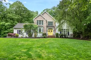 15 Gary Ct, Mount Olive, NJ 07836 - Photo 1