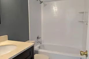 604 Almond Ct, Raritan Township, NJ 08822 - Photo 10