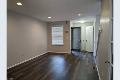 604 Almond Ct, Raritan Township, NJ 08822 - Photo 2
