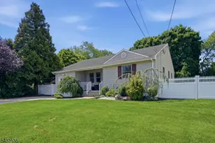 31 Middle Hill Rd, Woodbridge Township, NJ 07067 - Photo 4