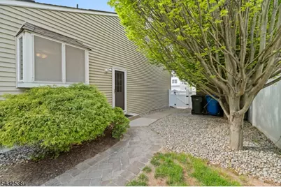 31 Middle Hill Rd, Woodbridge Township, NJ 07067 - Photo 8