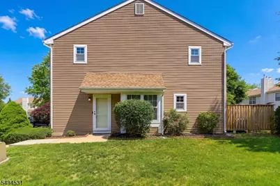 39 Canterbury Cir, Franklin Township, NJ 08873 - Photo 2