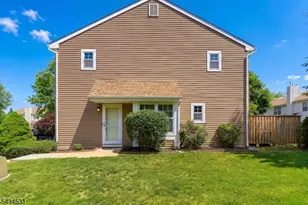 39 Canterbury Cir, Franklin Township, NJ 08873 - Photo 2