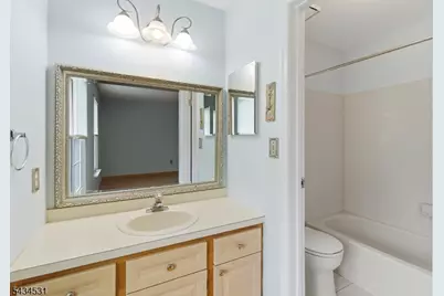 39 Canterbury Cir, Franklin Township, NJ 08873 - Photo 20