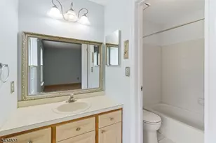 39 Canterbury Cir, Franklin Township, NJ 08873 - Photo 20