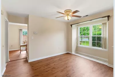 39 Canterbury Cir, Franklin Township, NJ 08873 - Photo 8