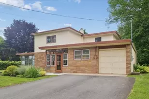 3 Cedar Court, Roosevelt Boro, NJ 08555 - Photo 2