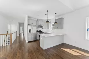 910 Bergen St, Newark, NJ 07112 - Photo 2