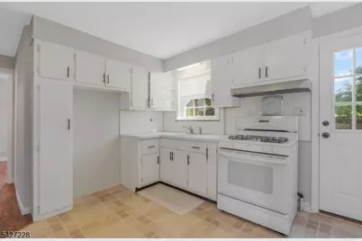 2727 Spruce St, Union Township, NJ 07083 - Photo 10