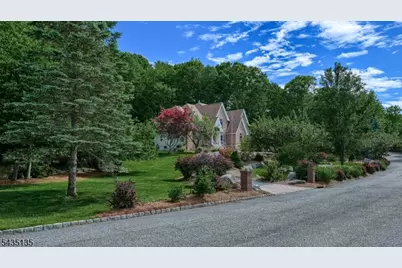 26 Stonehedge Dr, Hardyston Township, NJ 07460 - Photo 4