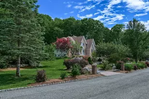 26 Stonehedge Dr, Hardyston Township, NJ 07460 - Photo 4